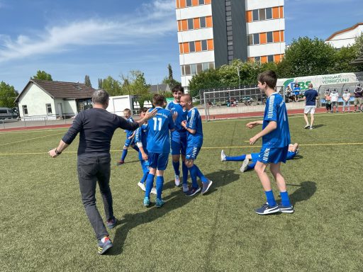 TOOOR! Wir haben den Pokal!