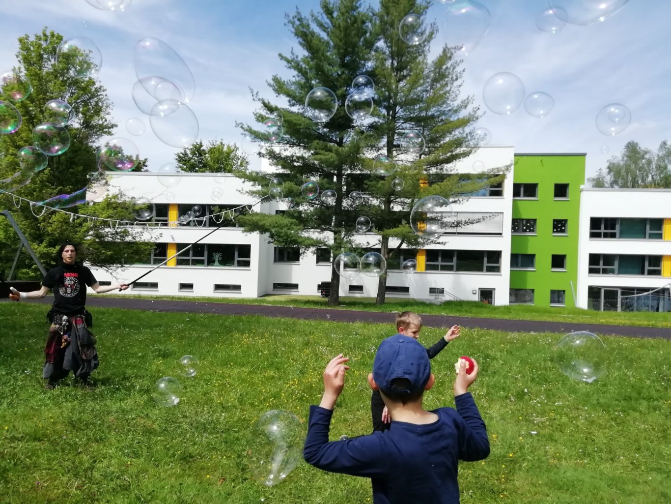 Seifenblasen auf dem Schulhof